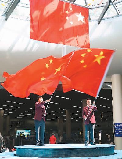 台式电脑开机灯亮一下就灭了