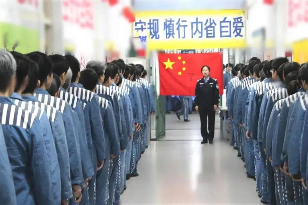 升空的愤怒奶奶