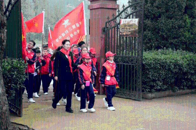 三线27场不败&4分领跑德甲！龙哥的药厂凶猛，他接手红军会如何？