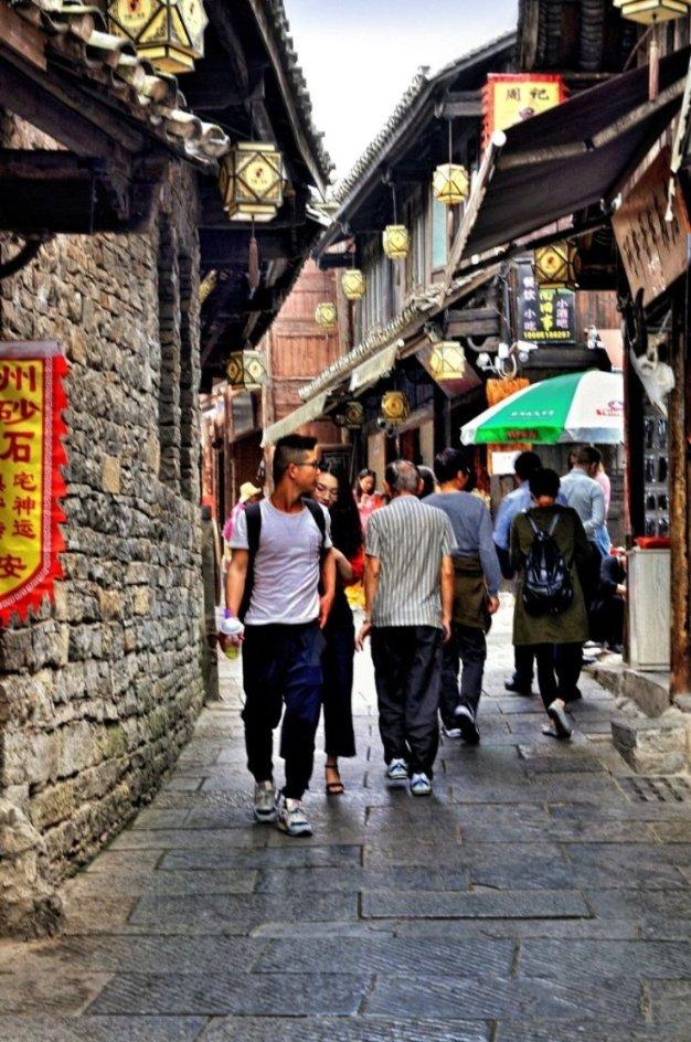 彻查风险隐患守牢安全底线 营造平安欢乐祥和节日环境