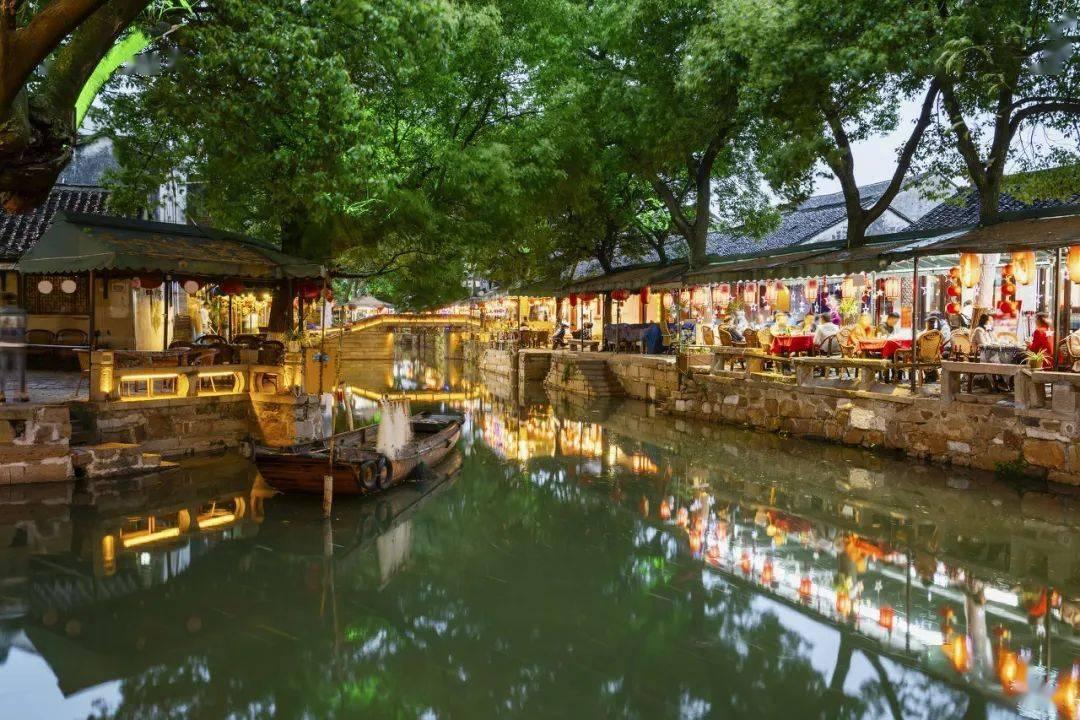 逃离大犀牛出没地